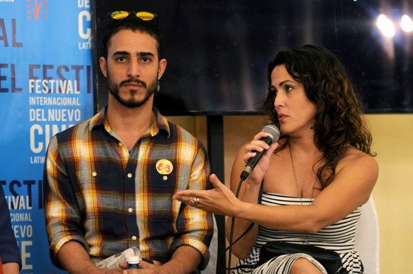 La actriz cubana Yaremis Pérez (D), junto al actor Luis Manuel, coprotagónico del largometraje de ficción Inocencia, de Alejandro Gil, durante la conferencia de prensa como parte de las actividades colaterales del 40 Festival Internacional del Nuevo Cine Latinoamericano, en el Hotel Nacional de Cuba, en La Habana, el 8 de diciembre de 2018. ACN FOTO/Omara GARCÍA MEDEROS