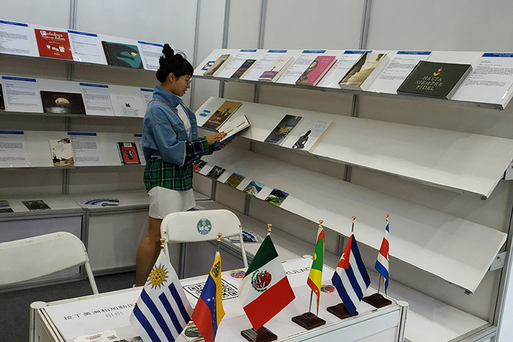 Cuba con presencia fructífera en Feria de Libro en Beijing