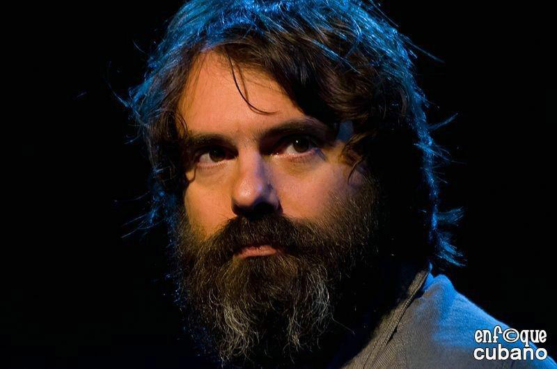 Caleb Casas en Misterios y pequeñas piezas Caleb Casas en Misterios y pequeñas piezas