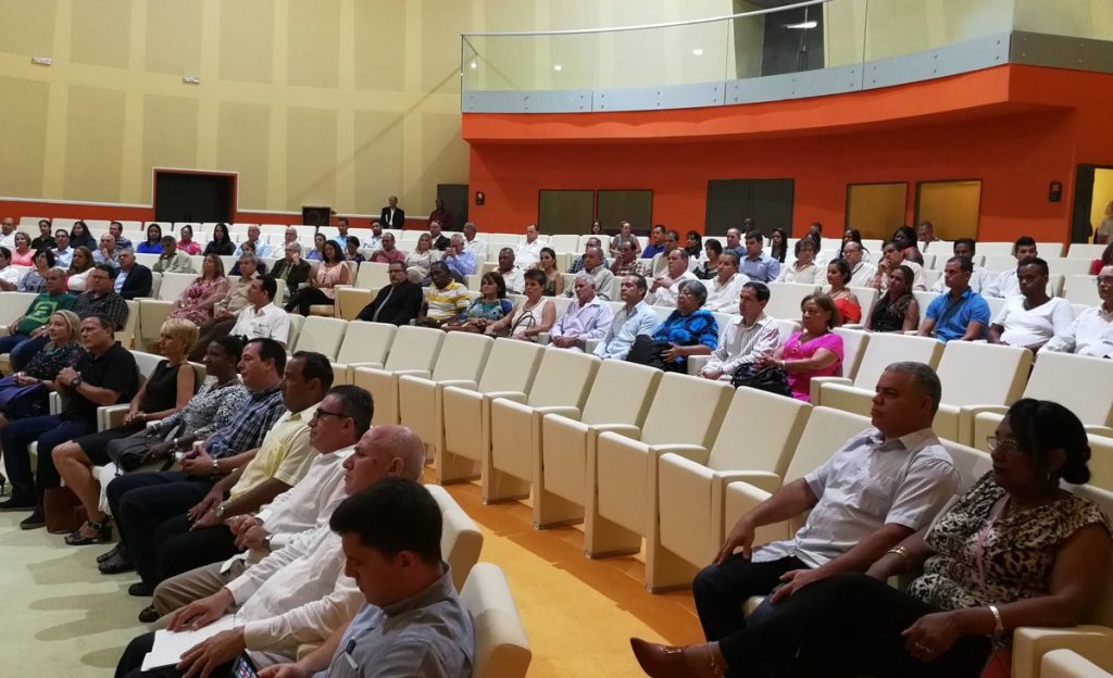 Presidente cubano inaugura el Centro de Estudios Avanzados de Cuba