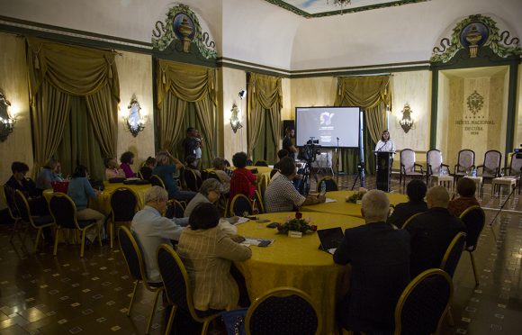 Representantes de comunidades científicas y de fe de Cuba, Estados Unidos, Brasil y otras naciones debaten en La Habana. Foto: Irene Pérez/ Cubadebate. Representantes de comunidades científicas y de fe de Cuba, Estados Unidos, Brasil y otras naciones debaten en La Habana. Foto: Irene Pérez/ Cubadebate.
