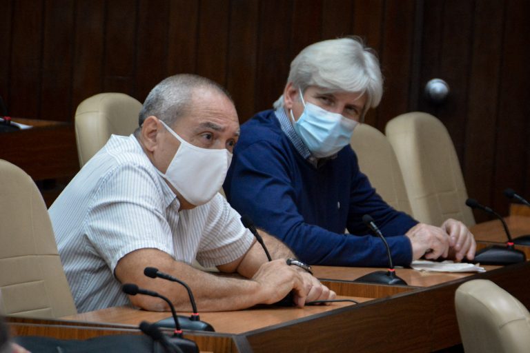 Nuevo encuentro con científicos y expertos que participan en el enfrentamiento a la COVID-19.