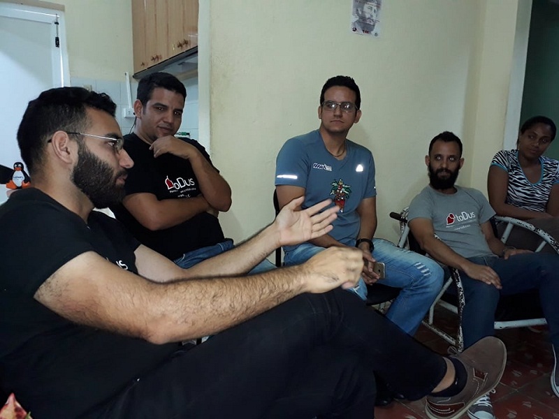 Apklis y toDus: cómo sortear las espinas del rosal Apklis y toDus: cómo sortear las espinas del rosal