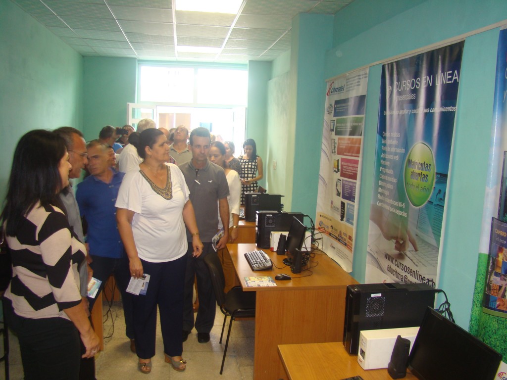 Sala de servicios telemáticos de Citmatel en Pinar del Río