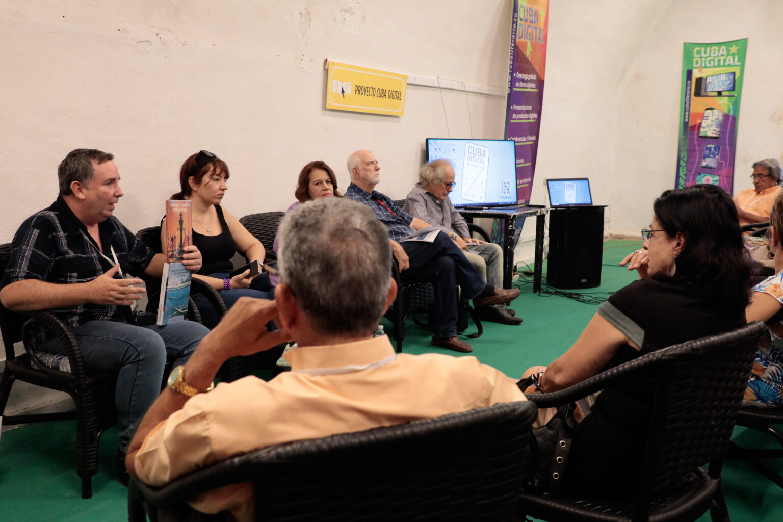 Ediciones Citmatel facilita el acceso a publicaciones de autores y entidades cubanas en diferentes temáticas, soportes y formatos. / Yasset Llerena