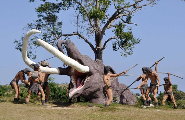 Elementos de la prehistoria se recrean en el parque Baconao Elementos de la prehistoria se recrean en el parque Baconao