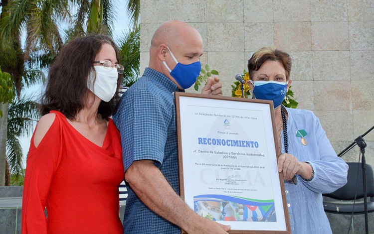 Reconocimiento al Cesam en sus 20 años de fundado.