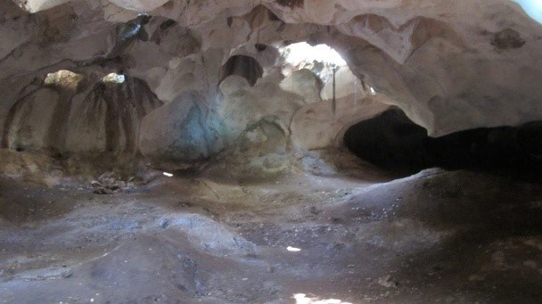 Ambrosio, Varadero, donde se evidencian las formas de disolución vadosa en el techo y paredes. Ambrosio, Varadero, donde se evidencian las formas de disolución vadosa en el techo y paredes.